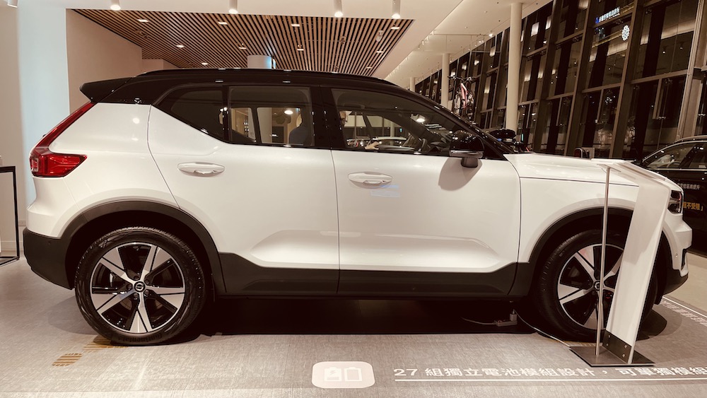 VOLVO XC40
